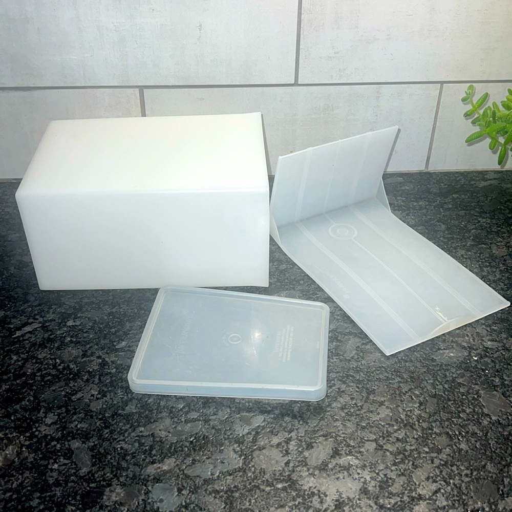 Vintage ice cream container w/slide pull out The original Tupperware container